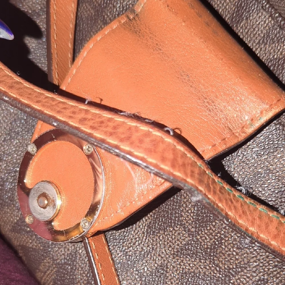 MICHAEL KORS Brown and Small Tan Wallet/Bag*